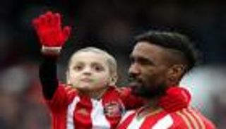 بالفيديو.. دموع ديفو تتصدر جنازة طفل سندرلاند 