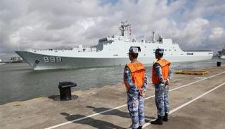 القوات الصينية خلال مغادرتها إلى جيبوتي (نقلا عن شينخوا)