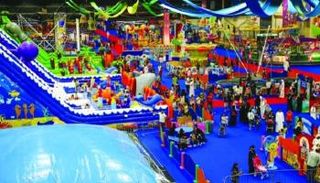 ورش عمل فنيّة وأنشطة مختلفة في عالم مدهش