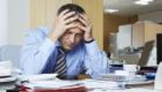 6 تحذيرات جسدية تخبرك أنك تعمل أكثر من اللازم