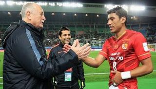 سكولاري ينفي الخلاف مع باولينيو