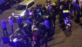 الشرطة البريطانية في أحد مواقع هجمات الحمض