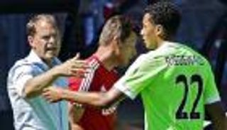 دي بور يلجأ لأياكس لتعزيز دفاعات بالاس