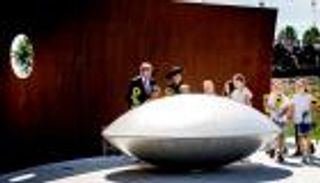 بالصور.. هولندا تقيم نصبا تذكاريا لضحايا الطائرة الماليزية 