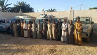 السيارات االمهربة مع المتهمين