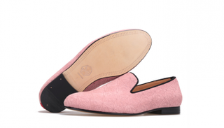 حذاء وردي رجالي