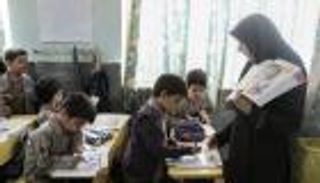 طهران تقلل عدد المعلمين بسبب عجز ميزانية التعليم