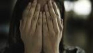 بالفيديو.. هندية تتعرض للضرب المبرح لإنجابها فتاة