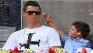 إنجازات رونالدو الكروية تفتح شهيته للإنجاب