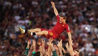 توتي يبدأ عمله كمدير لروما وسط حفاوة وترحيب