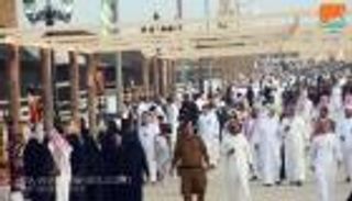 القنصل الأمريكي في جدة يزور سوق عكاظ ويشيد بتنظيمه