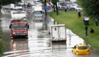 بالصور.. إسطنبول تغرق بعد أمطار غزيرة