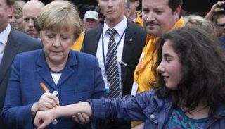 توقعات بفوز ميركل في الانتخابات المقبلة للمرة الرابعة