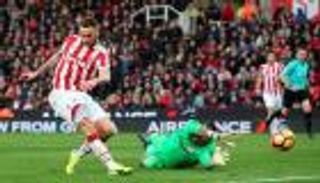 نجم ستوك سيتي في طريقه لوست هام