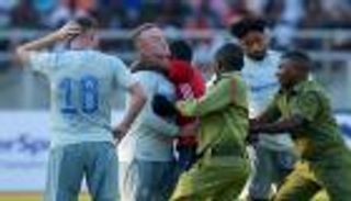 معانقة روني تساوي 500 جنيه إسترليني