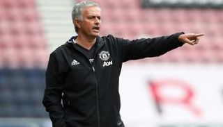 مورينيو يسعى للبقاء مع مانشستر يونايتد لـ15 عاما