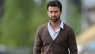 بانوتشي يقود ألبانيا