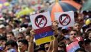 عصيان مدني في فنزويلا .. "ساعة الصفر" للإطاحة بالاشتراكيين