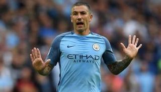 روما يحاول إعادة مدافع السيتي للكالتشيو مجددا