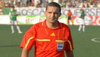 المغربي رضوان جيد يدير مواجهة الوحدة 