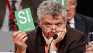 "اتحاد فيار" اشترى قمصانا رديئة لحكام إسبانيا بـ36 مليون يورو