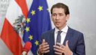 النمسا تطلب من إيطاليا إبقاء المهاجرين في البحر