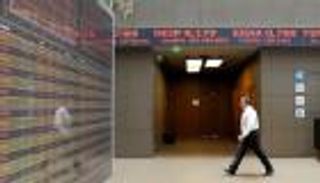 أوروبا تترقب نتائج الشركات وأسهمها تهبط بضغوط قوة اليورو