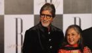 بالصور.. زوجة أميتاب باتشان تفوز بجائزة أفضل برلمانية