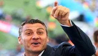 نجم إنتر السابق ينتقد سياسية النادي التعاقدية