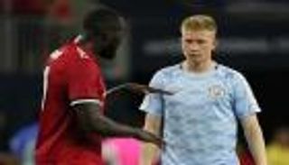 دي بروين يتوقع توهج لوكاكو مع يونايتد