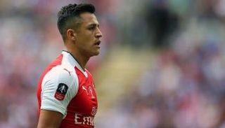 فينجر يرد على اهتمام سان جيرمان بخدمات سانشيز