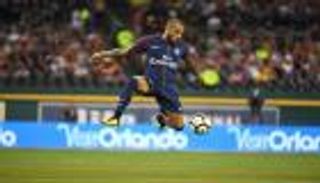 بالفيديو.. ألفيس يظهر مهاراته الموسيقية على الجيتار