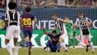 بالفيديو.. كيلليني يحاول الانتقام من سواريز