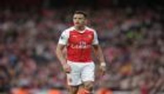 سانشيز يطلب من سان جيرمان مساواته بميسي 