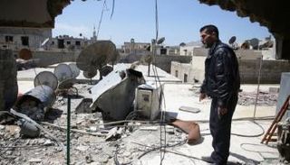 أحد الناجين من هجوم بالأسلحة الكيماوية في منطقة الغوطة في ريف دمشق