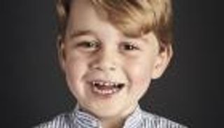 صور تنشر لأول مرة لحفيد ملكة بريطانيا