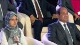 مريم الأولى على الثانوية العامة تجلس بجوار السيسي