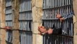 بالصور.. المتاجرة بآلام اليمنيين سبيل مليشيا الحوثي للثراء