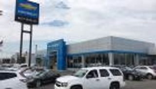 بالصور.. حريق مدمر لمعرض "شيفروليه" بأمريكا