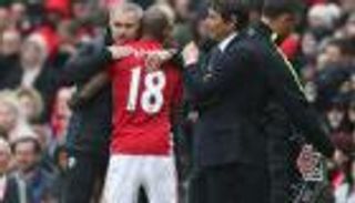 مورينيو يتمسك باستمرار يونج مع يونايتد