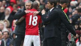 مورينيو يتمسك باستمرار يونج عن يونايتد