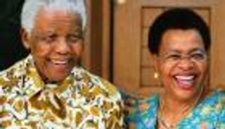 سحب كتاب عن الأيام الأخيرة لمانديلا بعد اعتراض أرملته