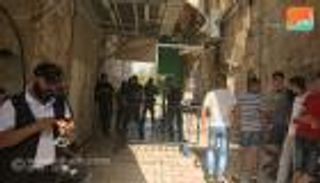 "العين" مع المصلين على أبواب الأقصى في انتظار قرار الدخول