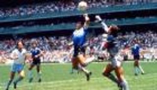 مارادونا: تقنية الفيديو كانت ستحرمني من هدفي الشهير