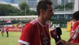 كلوزه يظهر بقميص بايرن ويعلق على المنصب المحتمل