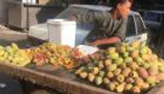 التين الشوكي.. "فاكهة الغلابة" الموسمية بمصر