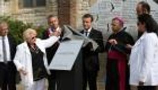 ماكرون يؤكد فشل الإرهاب في تقسيم فرنسا