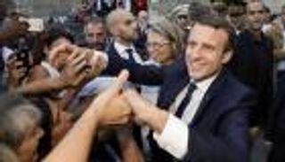 ماكرون أقل زعماء فرنسا شعبية بعد شهرين على ولايته