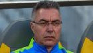 مدرب الزمالك يواصل إثارة الجدل بـ"جلسة غريبة"