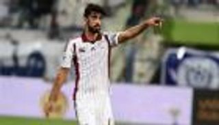 إصابة لاعب الوحدة وراء استبداله أمام الأهلي